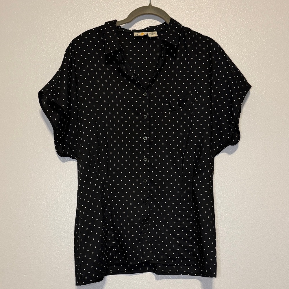 Vintage Liz Claiborne Black Button-Up Short Sleeve Top